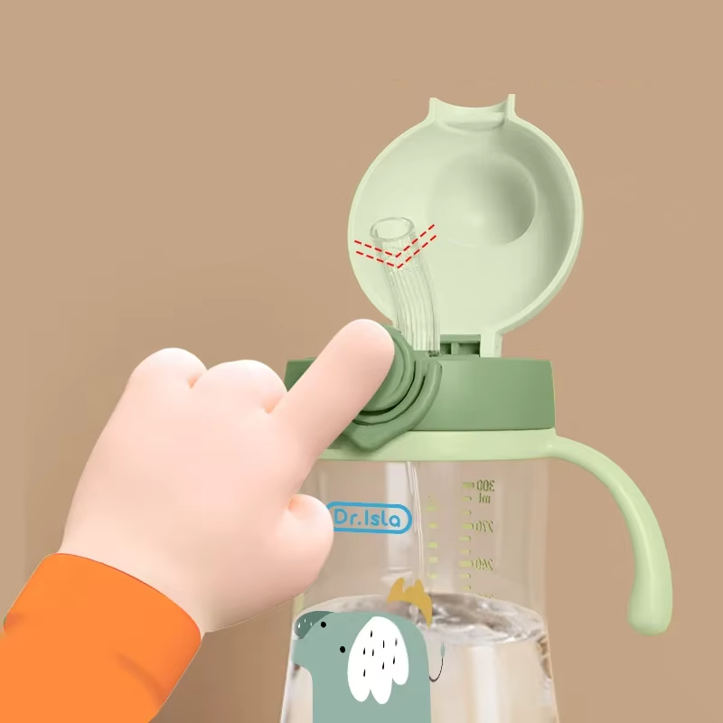 💧 בקבוק הדרכה עם קש נייד לתינוקות – לימוד שתייה נוח ובטוח